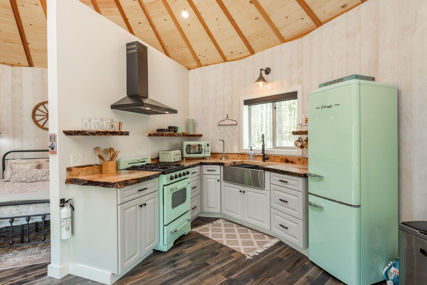 Retro-inspired yurt interior